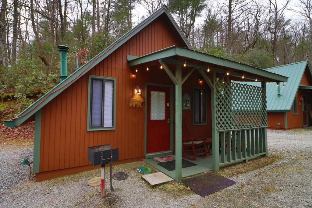Cute Updated Mountain Cabin Fireplace #3 Helen Luaran gambar