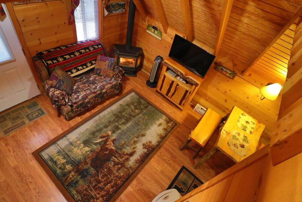 Cute Updated Mountain Cabin Fireplace #3 Helen Luaran gambar