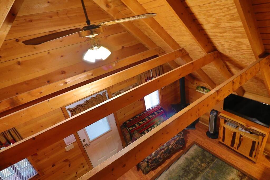 Cute Updated Mountain Cabin Fireplace #3 Helen Luaran gambar