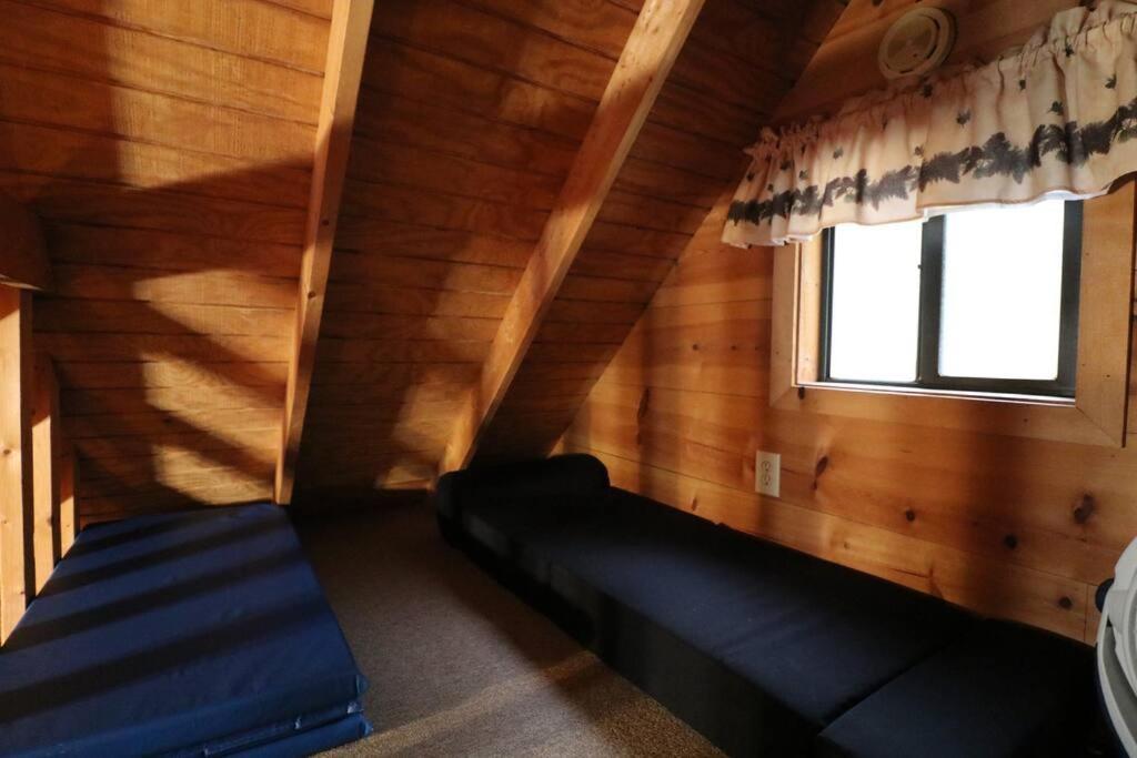 Cute Updated Mountain Cabin Fireplace #3 Helen Luaran gambar